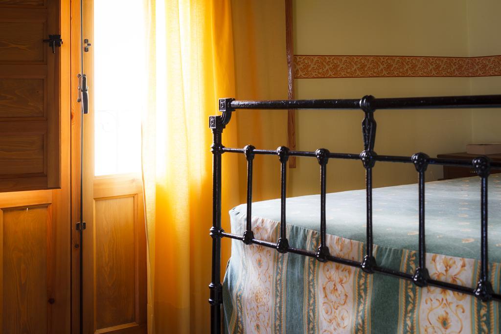La Casa Del Tio Venancio Guest House Caracenilla Стая снимка